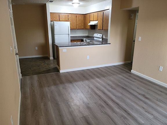 2nd image of 3859 Annadale Ln #27