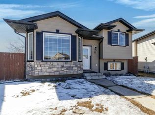 12 N Hansen Close, Sylvan Lake, AB T4S 2P1