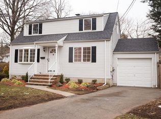 12 Dojean Ct, Bergenfield, NJ 07621