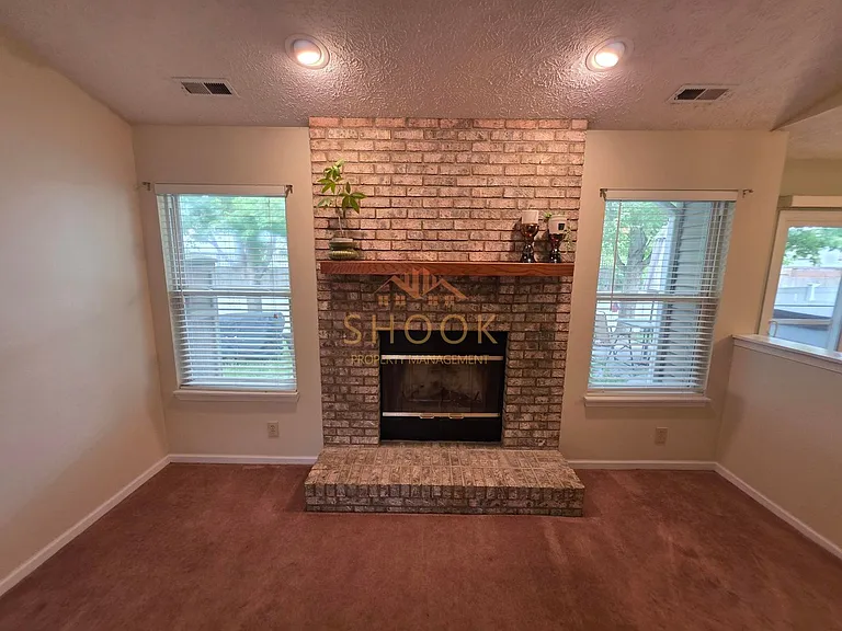 1620 Lionheart Ln — Photo 7