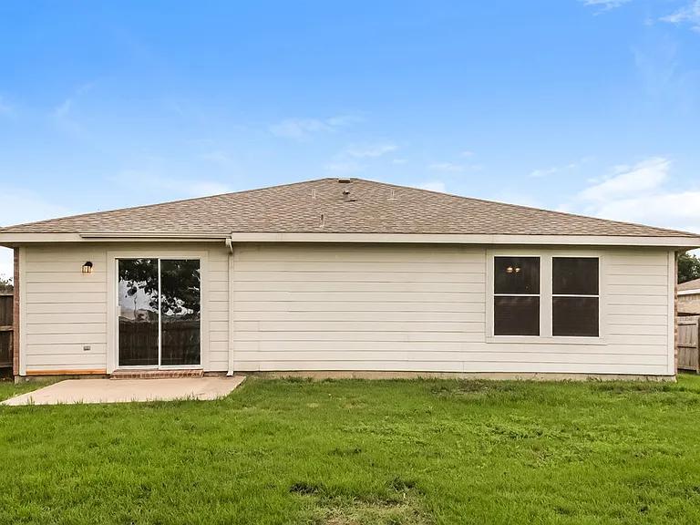 1311 Dakota Trl — Photo 16