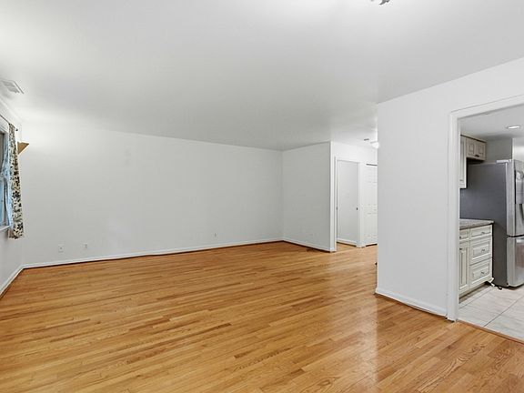 5th image of 5918 Westchester Park Dr #1