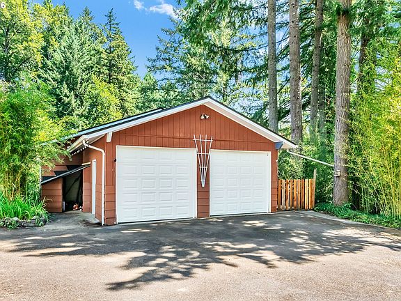3rd image of 32739 Taylor Butte Rd