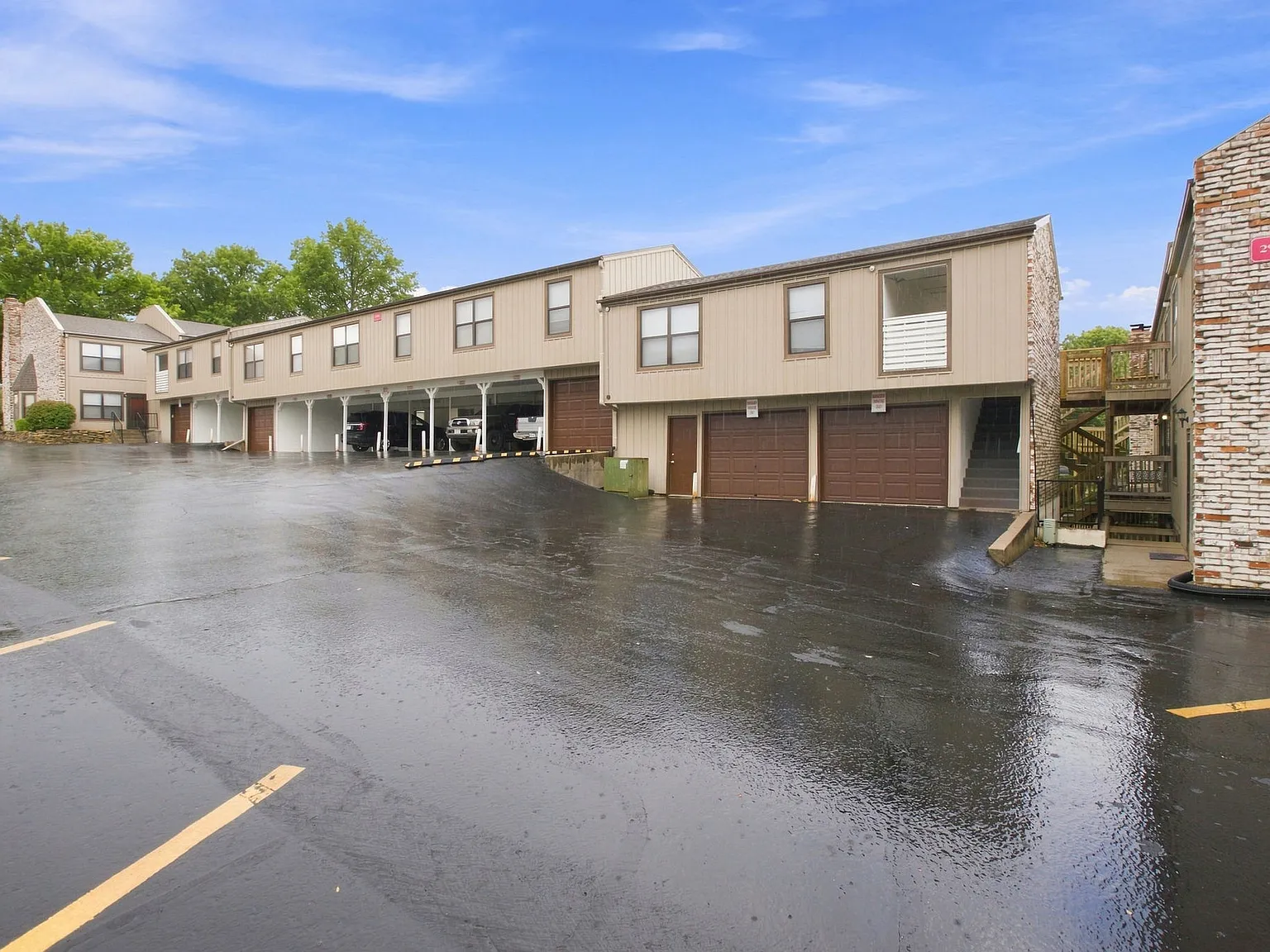 Hillstone Apartments — Photo 4