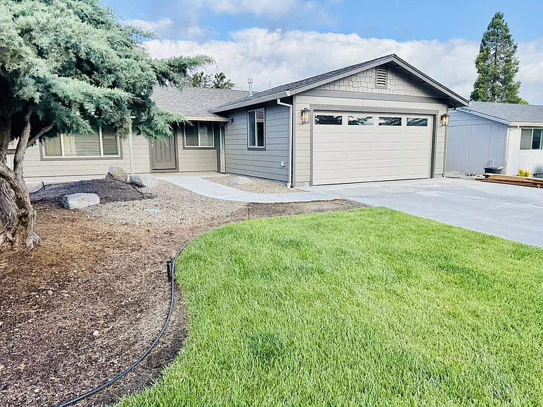 2853 Tahitian Ave — Photo 3