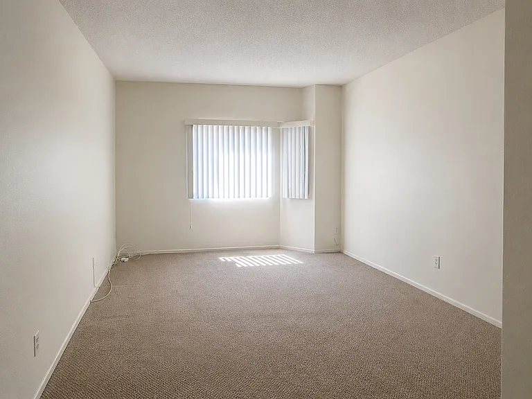 17914 Magnolia Blvd #128 — Photo 16