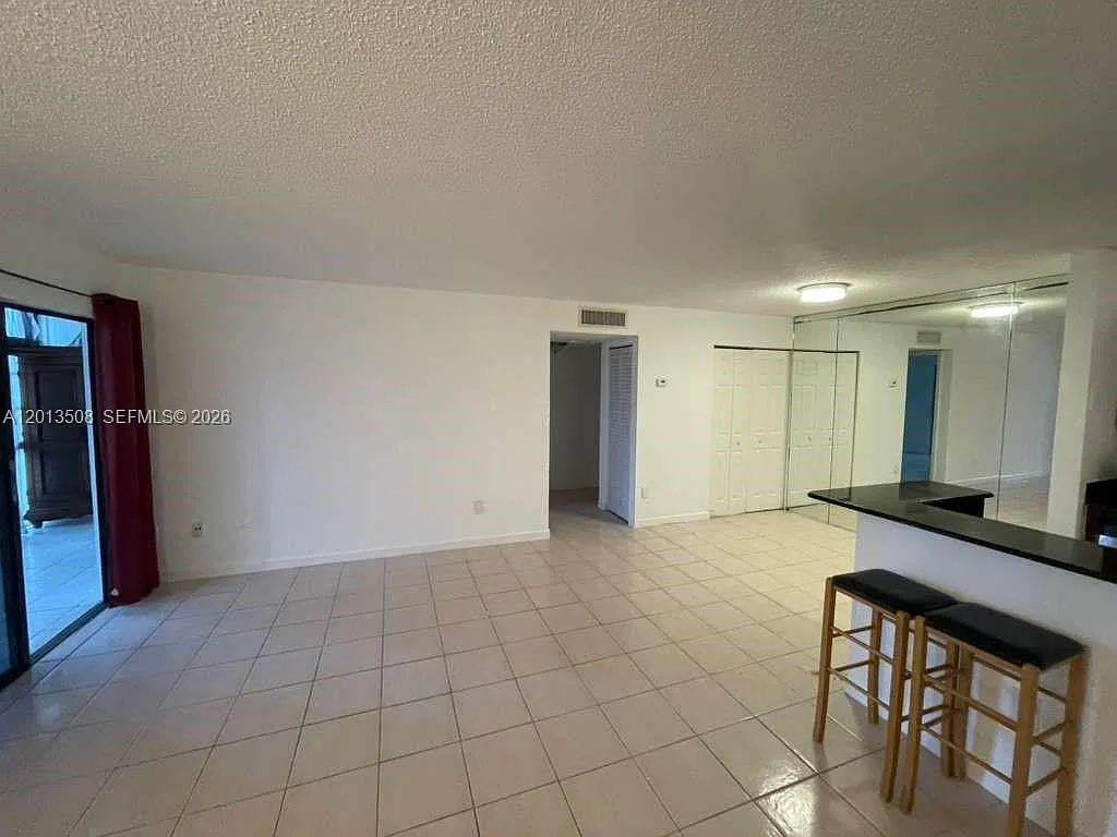 Building Photo - 809 NE 199th St #105-7