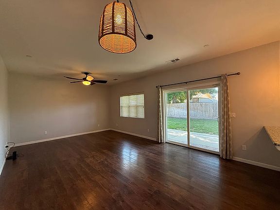 5th image of 2123 S Columbus Ct