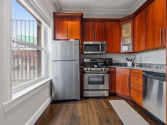 2nd image of 7 Stillman Pl #9
