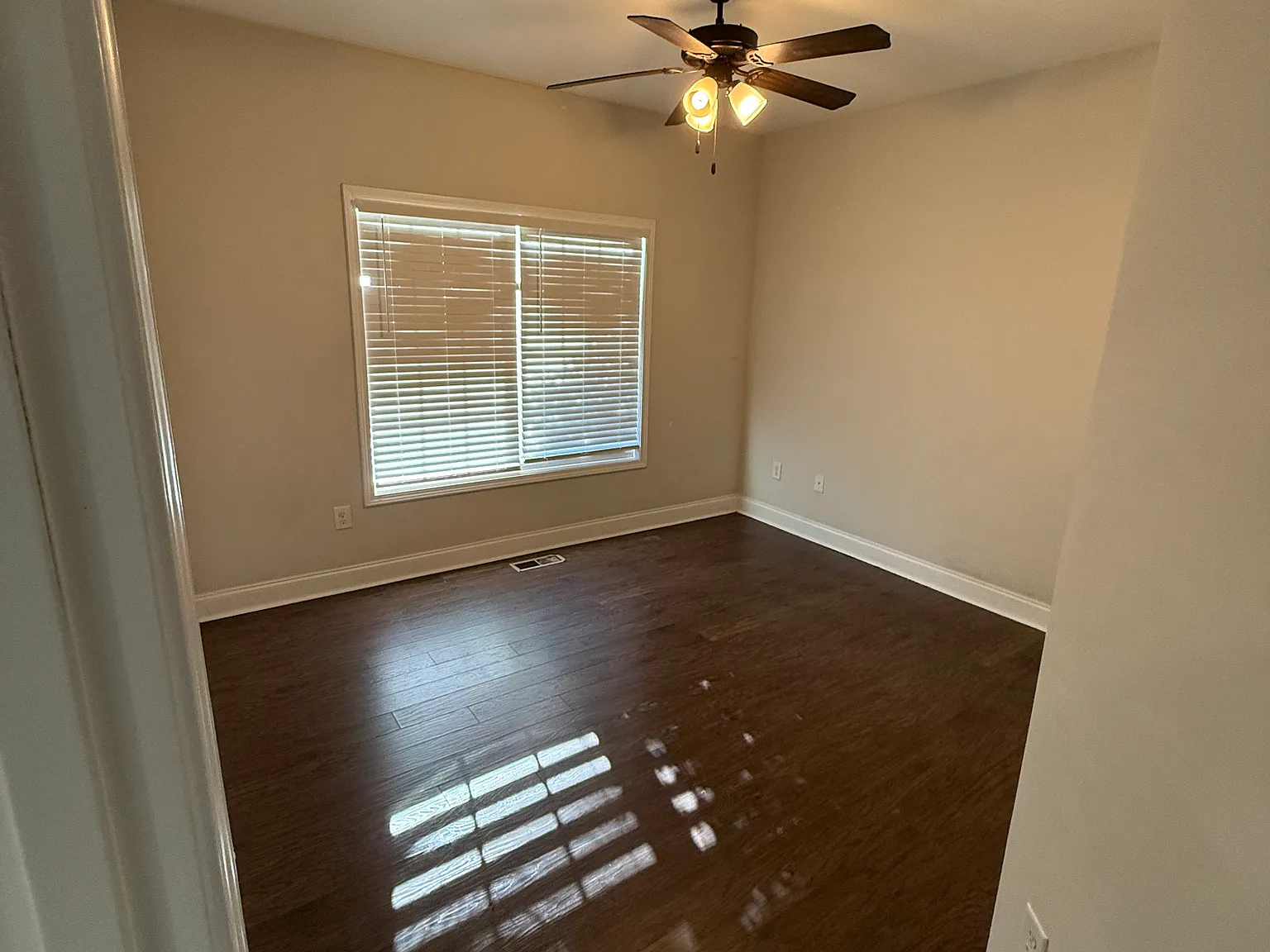 3 bed, 2200 sqft, $2,700 — Photo 3