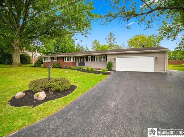 7 Briggs St, Lakewood, NY 14750
