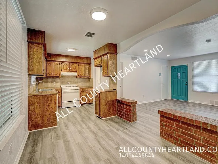 817 Stahl Dr — Photo 5