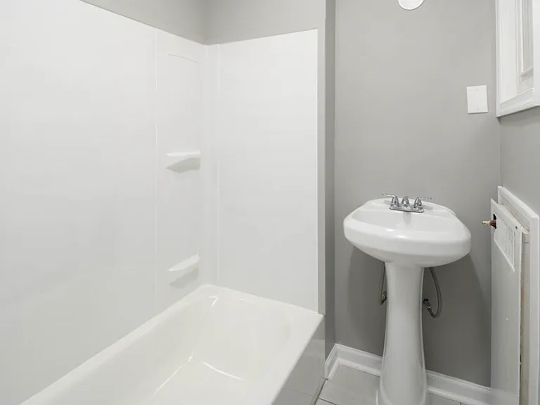 Oxford Gardens Apartments — Photo 15