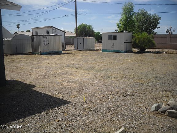 2nd image of 875 W DOUGLAS Avenue W