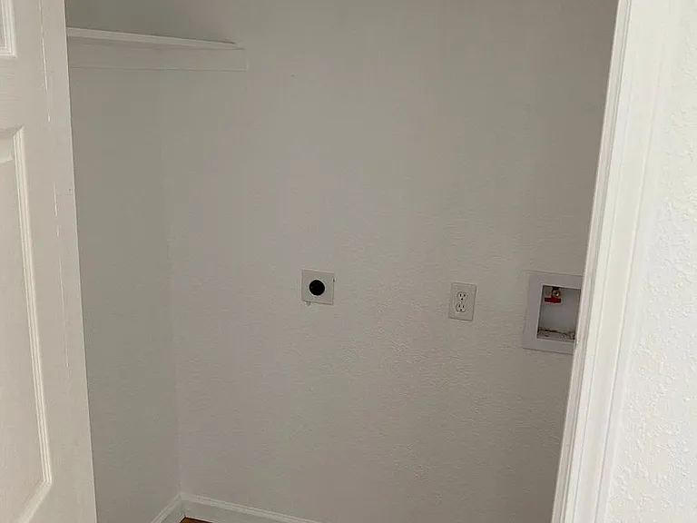2500 Orange St — Photo 6