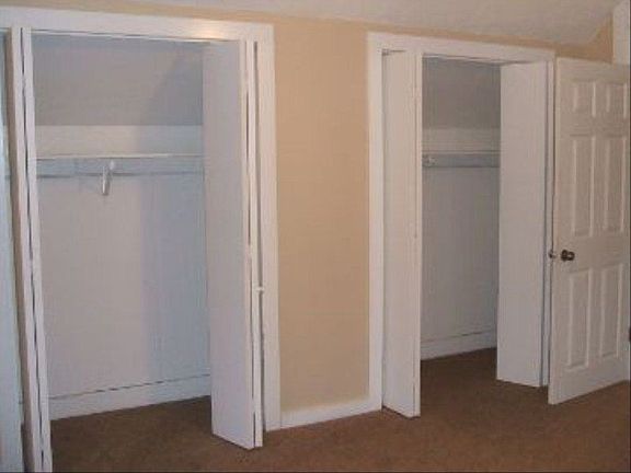 http://www.propertyboss.net/CustomerImages/JUNEPALM_83006/media/Properties/115%20Asher%20Street/zsmall_2006-02-07%2018.48.57.jpg