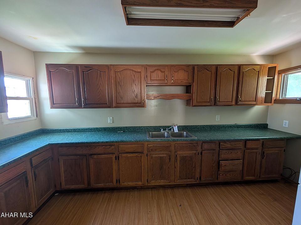 13th image of 120 E Walnut Ave