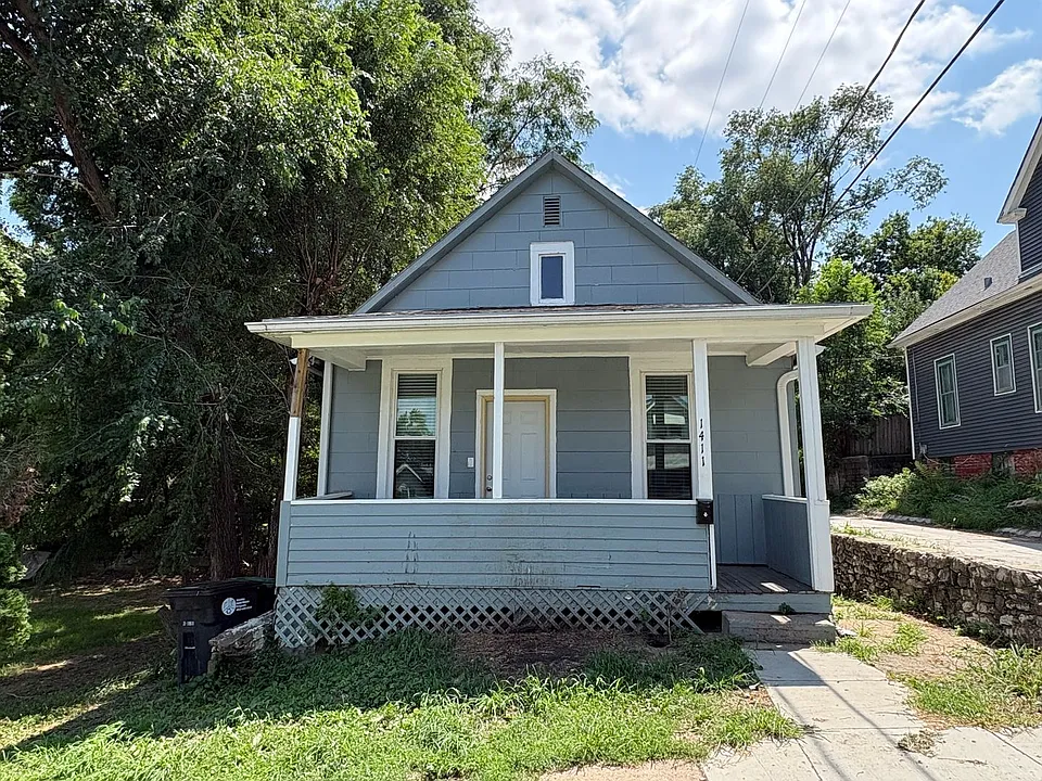 1411 Center St