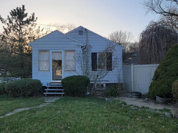 301 Arnold Rd, East Peoria, IL 61611