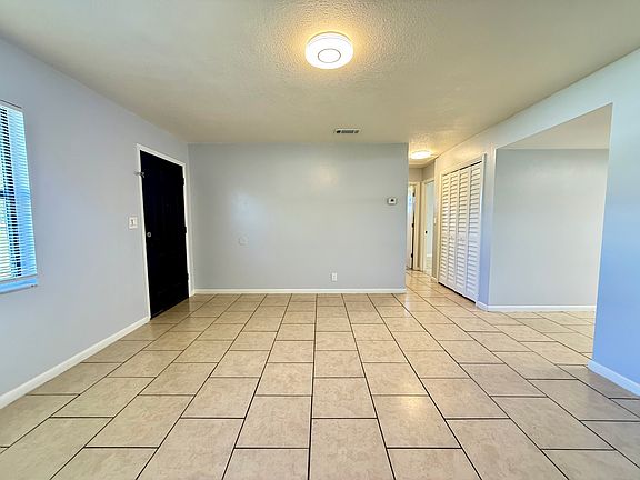 2nd image of 907 W Orange St