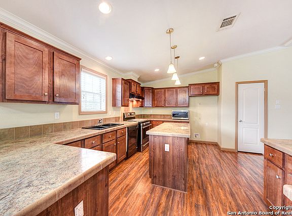 4th image of 1116 Greenbriar Dr