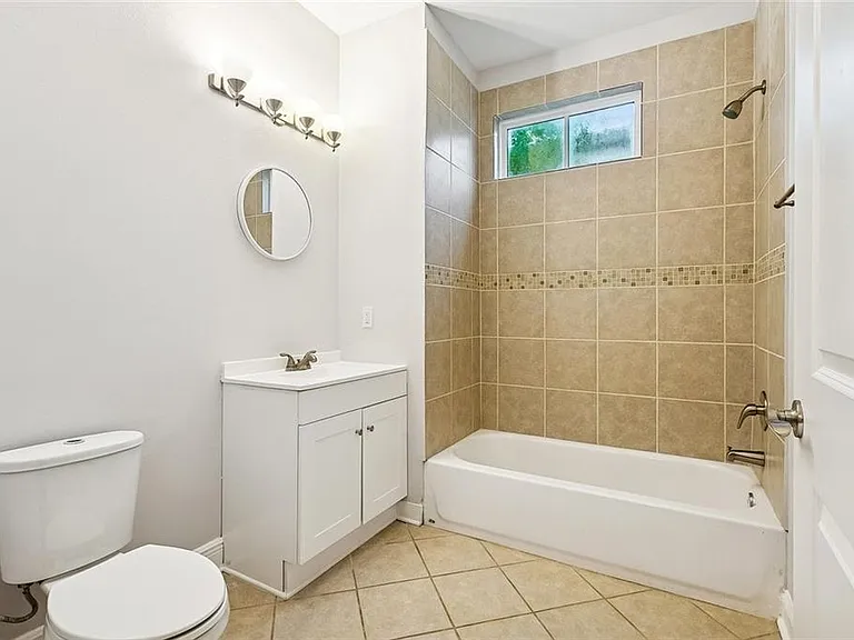 2053 Jackson Ave — Photo 9