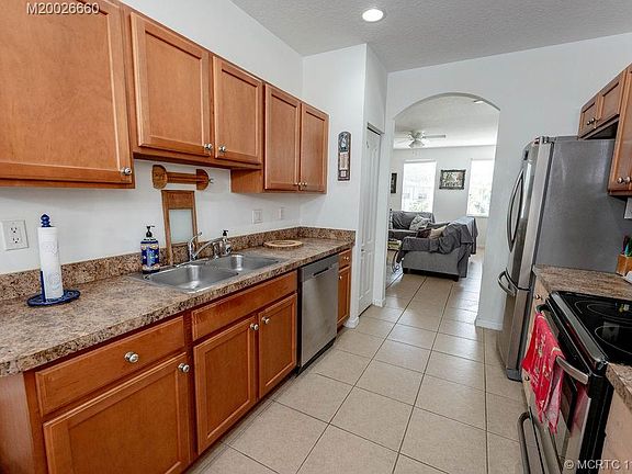 5th image of 2147 SE Eatonville Dr