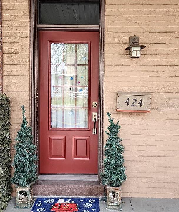 1st image of 424 Main St