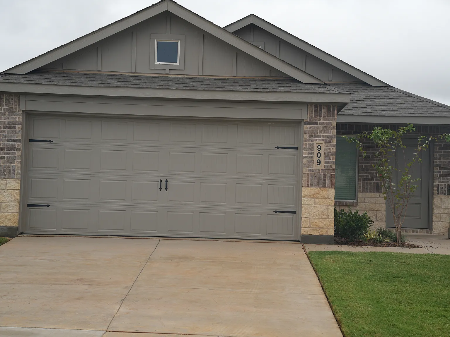 4 bed, 1656 sqft, $2,600 — Photo 1