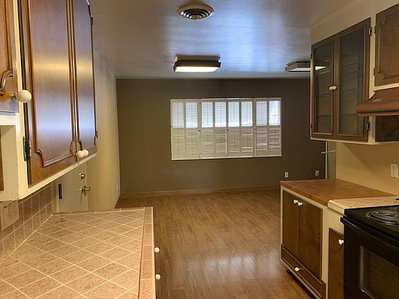 3rd image of 238 E Canterbury Dr