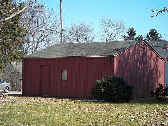4th image of 795 Newgarden Ave