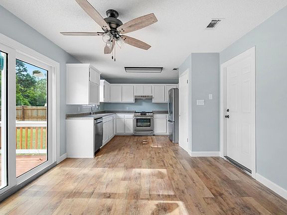 3rd image of 2360 Prytania Cir