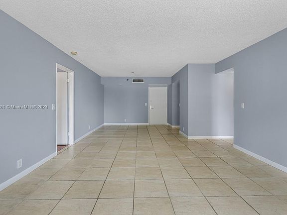 5th image of 3300 NE 191st St APT 208