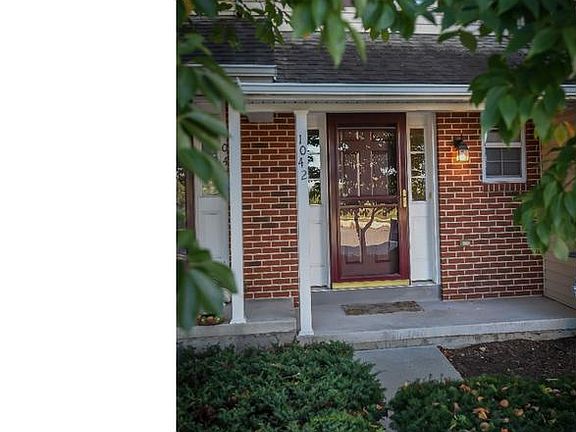 3rd image of 1042 Almond Dr