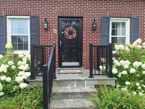 4th image of 211 Witherspoon St