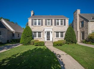 2449 N 91st St, Wauwatosa, WI 53226
