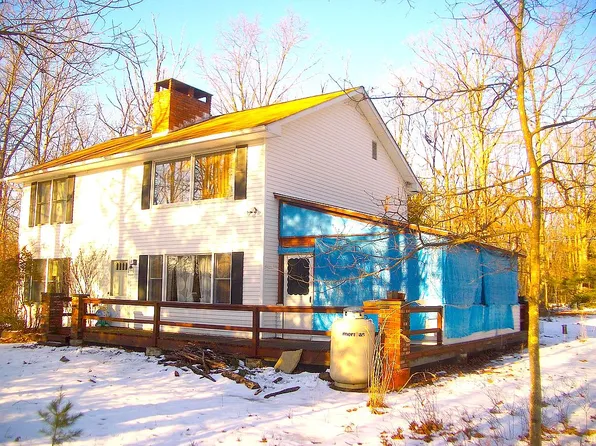 121 Ledgewood Dr, Hawley, PA 18428