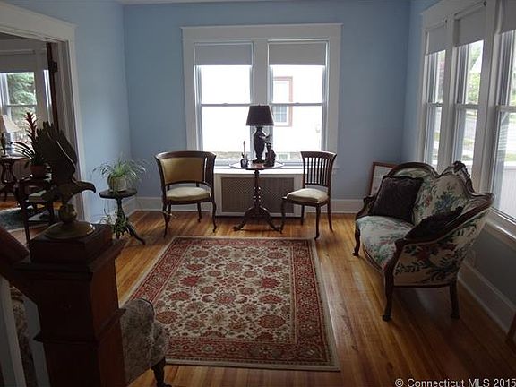 Living room - notice the ea...