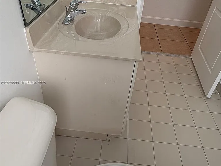 3951 NE 11th Dr — Photo 17