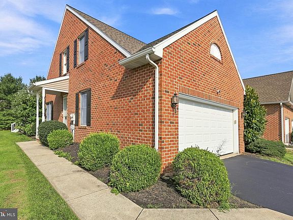 4th image of 2 Spring Hill Ln