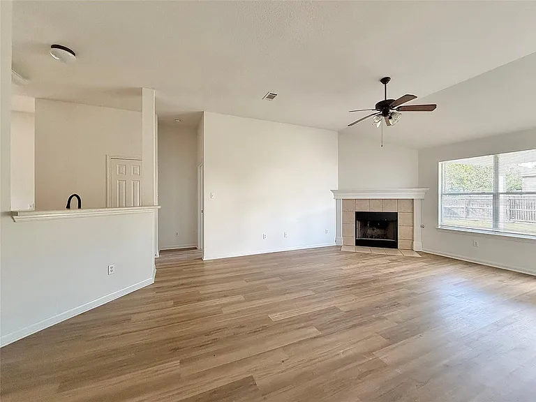 939 Dark Horse Ln — Photo 8
