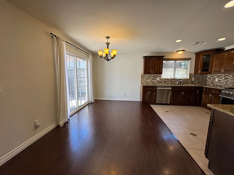 24224 Victory Blvd — Photo 7