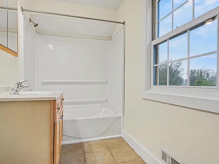 134 Goshen Ave — Photo 15