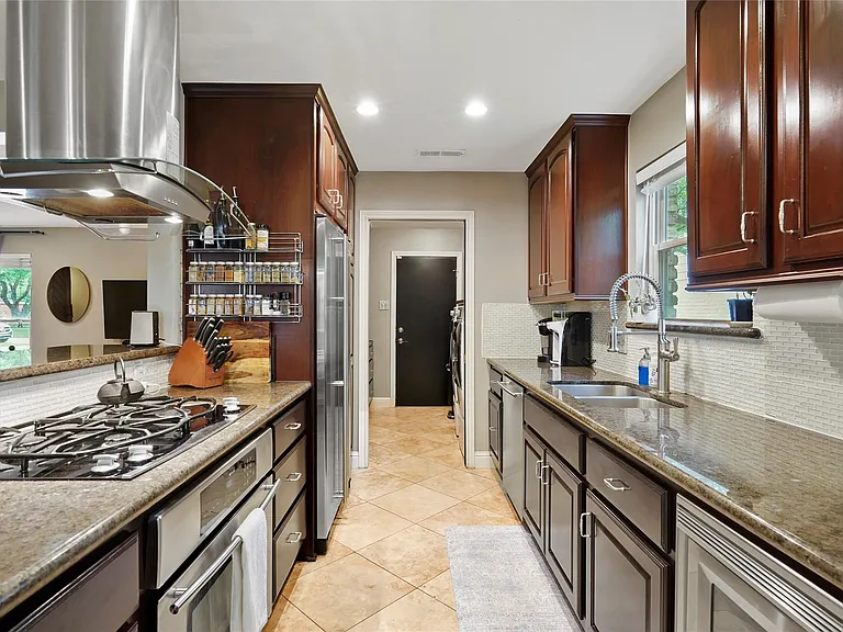 10710 Overbrook Ln — Photo 17