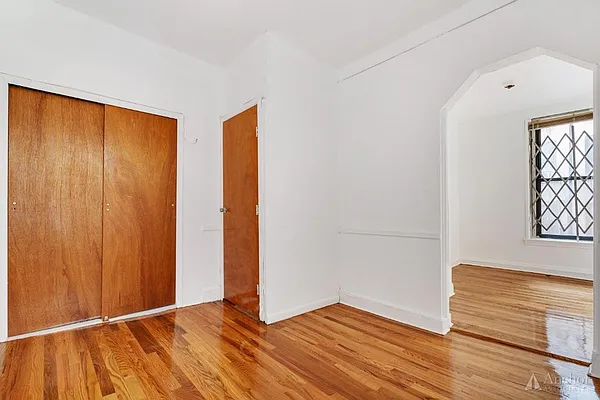 Rented by Anchor Associates | media 28