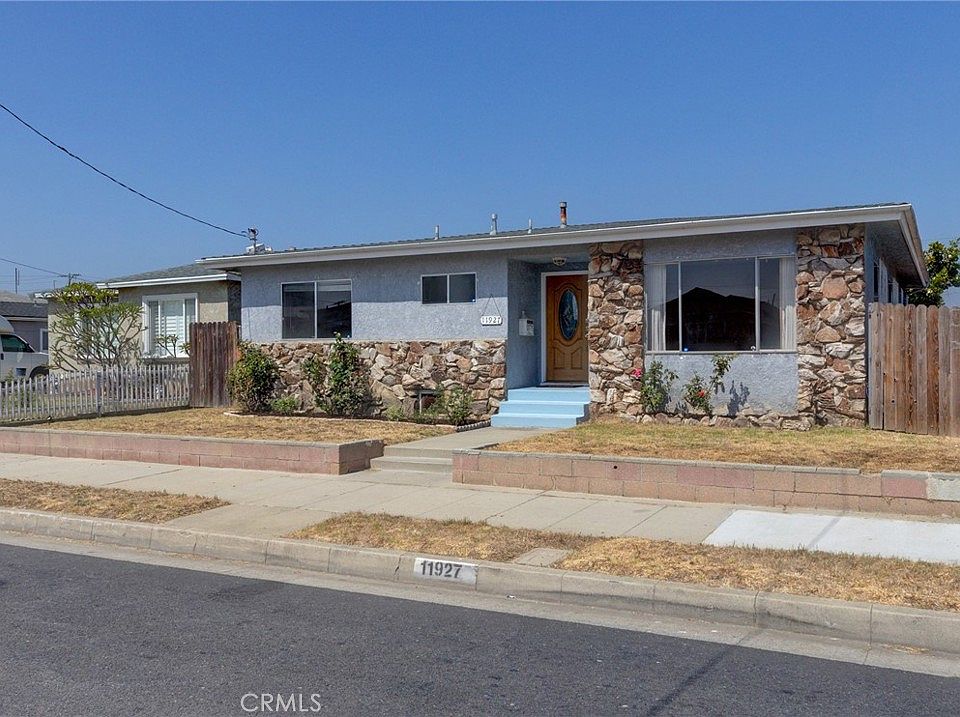 1st image of 11927 Menlo Ave