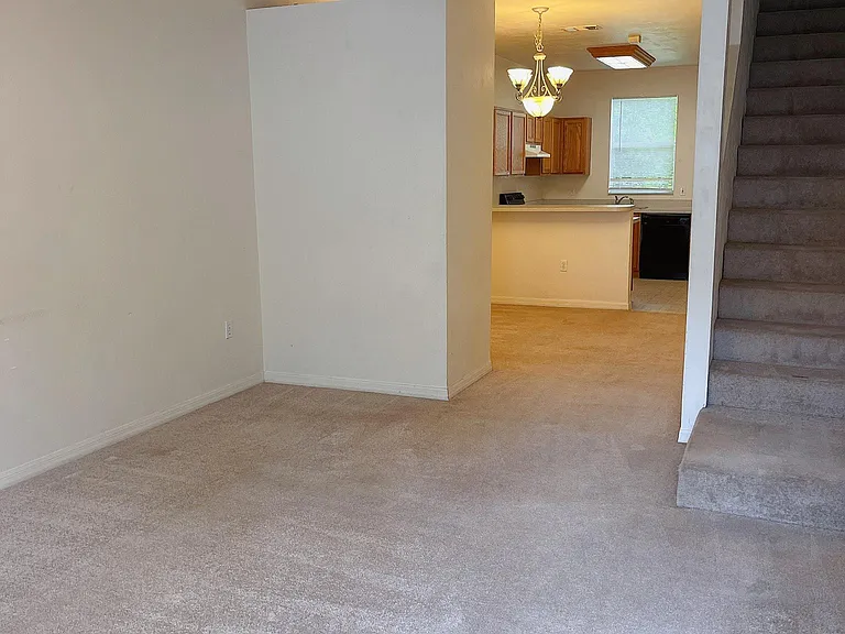 3901 SW 20th Ave — Photo 5