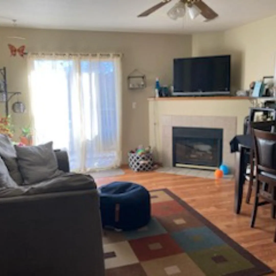 2 bed, 896 sqft, $1,550 — Photo 2