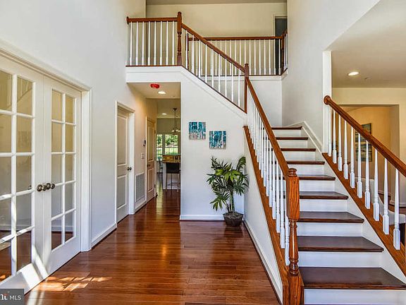 5th image of 104 Barbaro Ct