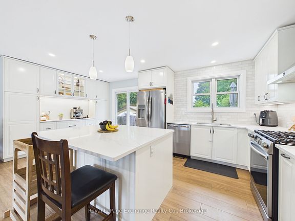 3rd image of 453 Elgin St